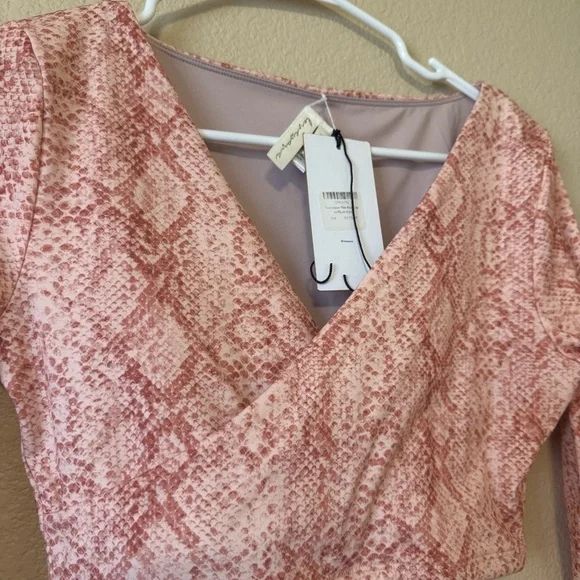 NWT Lovewave The Ana Workout Top in Blush Boa 🩷 Size Small
Brand new with tags! - Picture 3 of 3